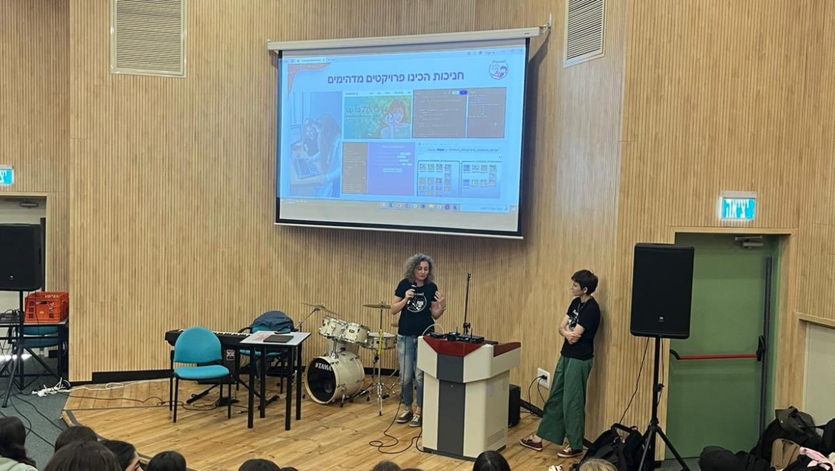 תכנית 'אליס קוד' – מנהיגות טכנולוגית לילדות ונערות יוצאת לדרך בעמק יזרעאל!