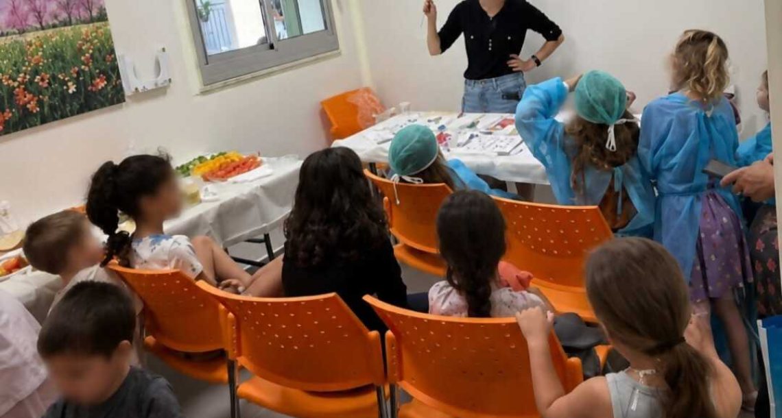 פעילות "בית חולים לדובים" ביוקנעם – חוויה של ממש לילדים!