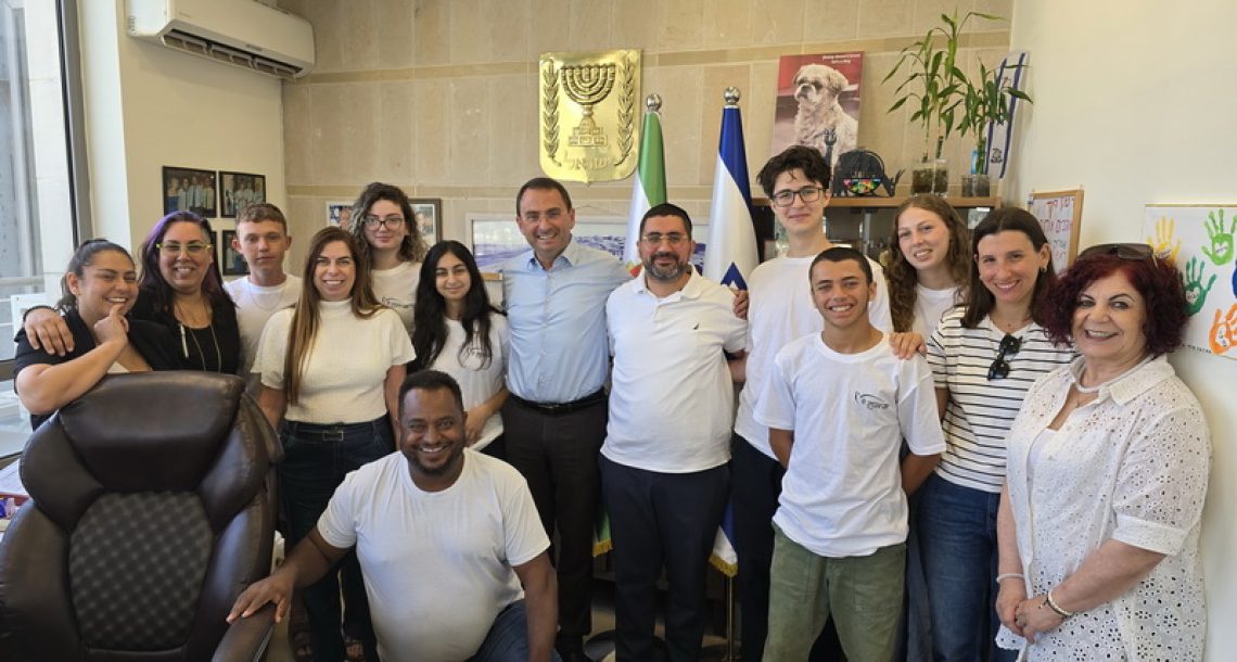 השינשיניות והשינשינים החדשים ביקנעם קיבלו את ברכת ראש העיר