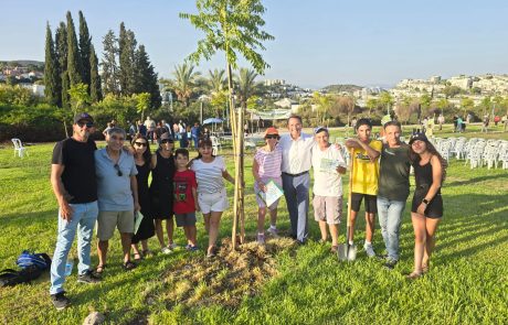 בנות ובני ה-75 של יקנעם נטעו עצים לרגל שנת ה- 75 של העיר