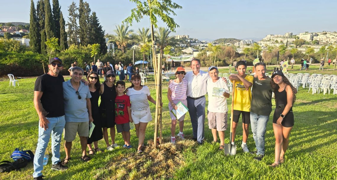 בנות ובני ה-75 של יקנעם נטעו עצים לרגל שנת ה- 75 של העיר
