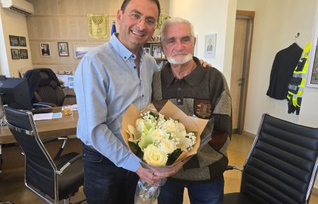 מר שחמט ביקנעם, סמיון פינקל, הופצע ע"י ראש העיר