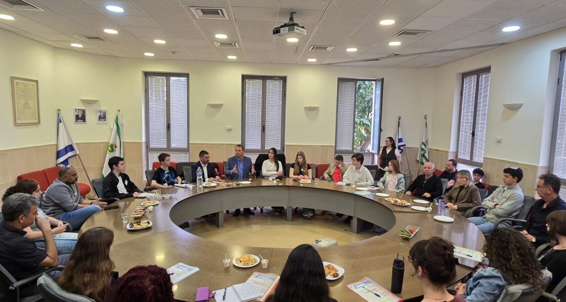 יום לחילופי שלטון ביקנעם – הנוער שולט!