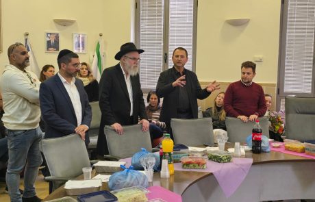 הרמת כוסית מרגשת בעיריית יקנעם