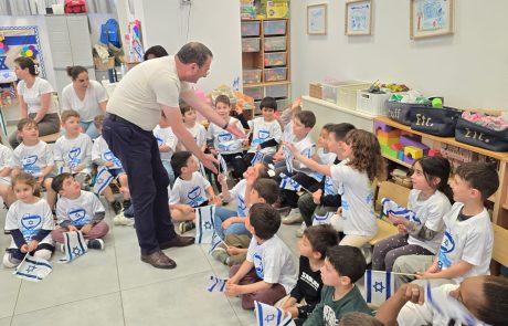 ראש עיריית יקנעם וצוות אגף החינוך ביקרו לקראת יום העצמאות בגני העיר